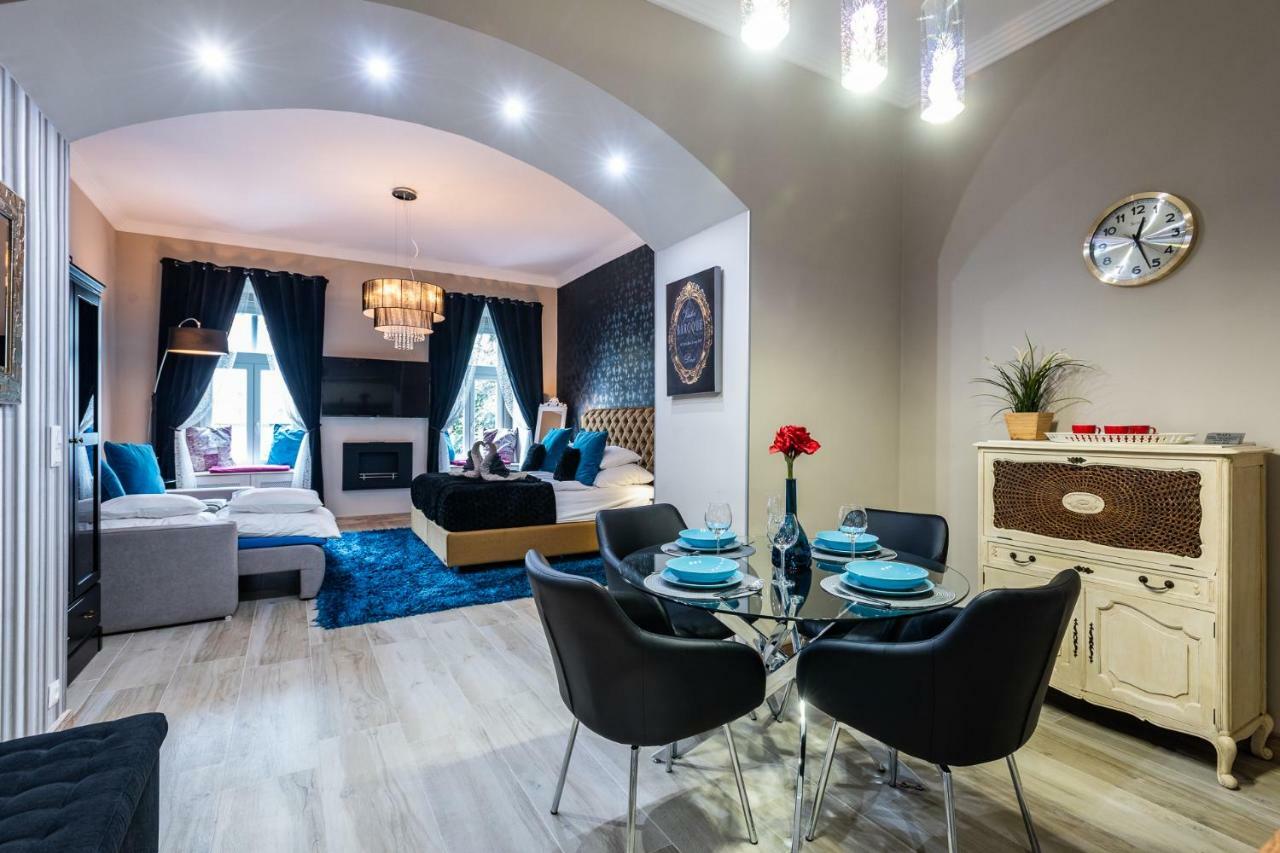 Center Of The Center, The Grand Deluxe Apartment Budapest Exterior photo